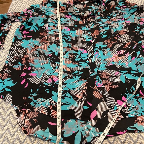 Boutique Blouse Size 3X Colorful Print Long Sleeve High-Low Hem - Picture 7 of 8